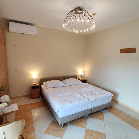 Bliss Rest Apartment Nyiregyhaza Bagian luar foto