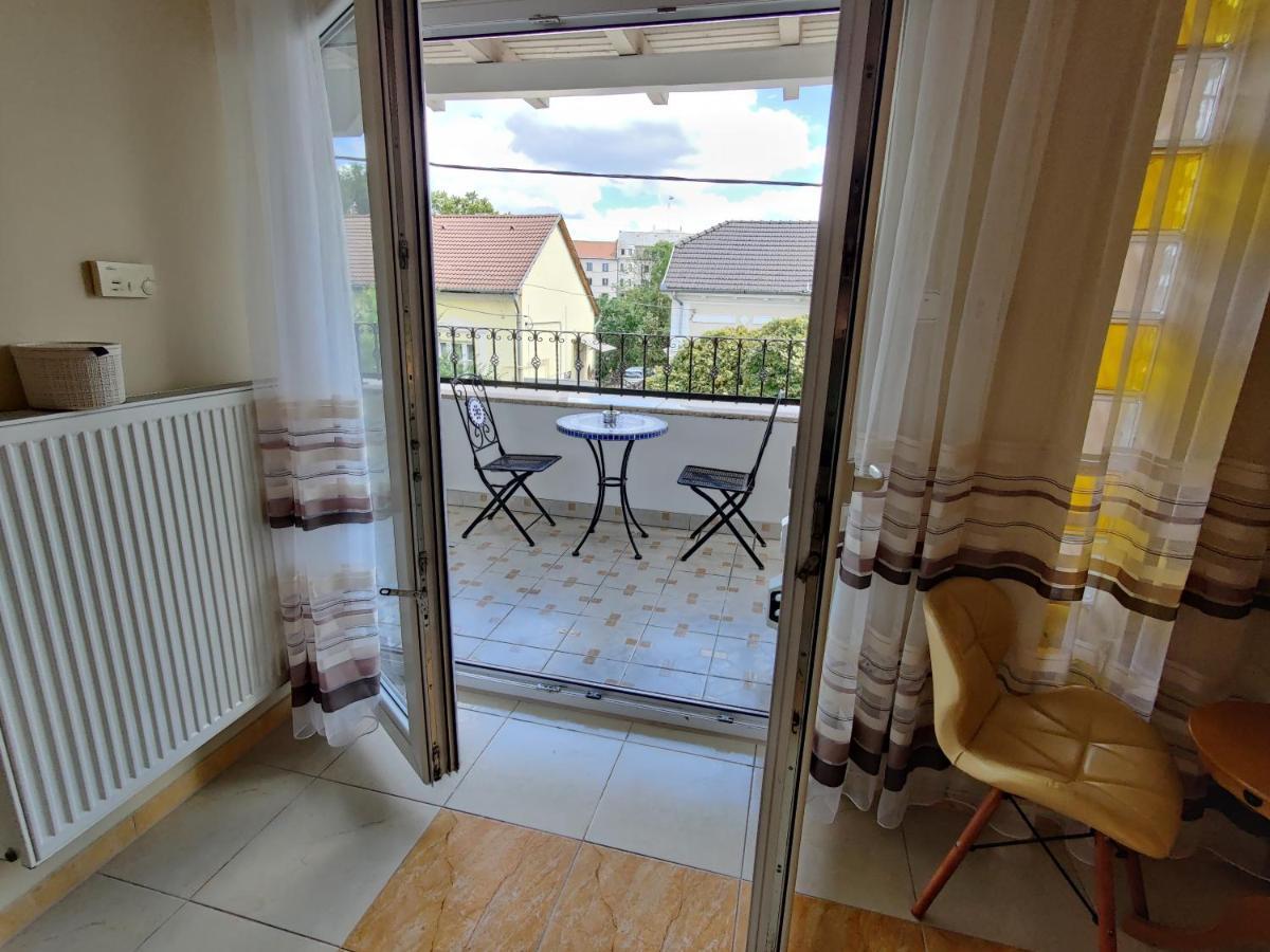 Bliss Rest Apartment Nyiregyhaza Bagian luar foto