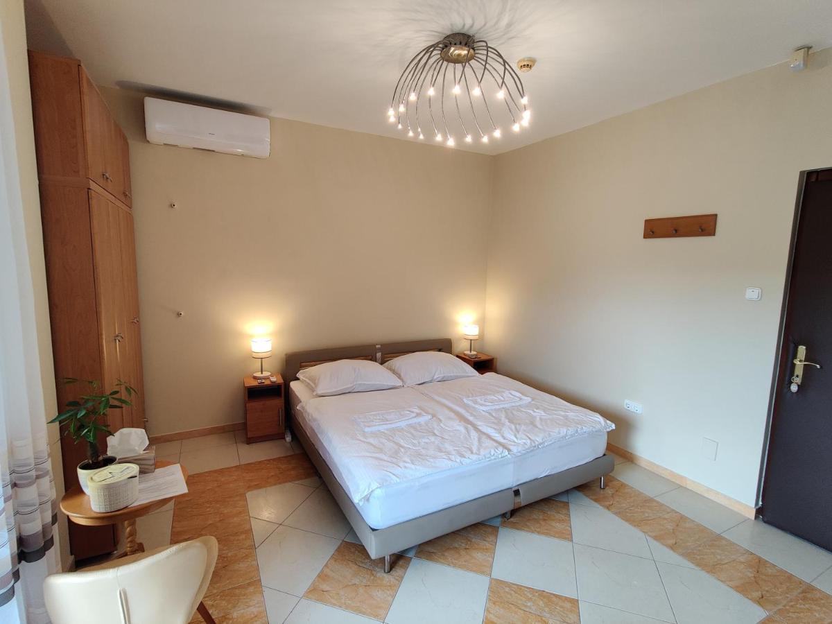 Bliss Rest Apartment Nyiregyhaza Bagian luar foto