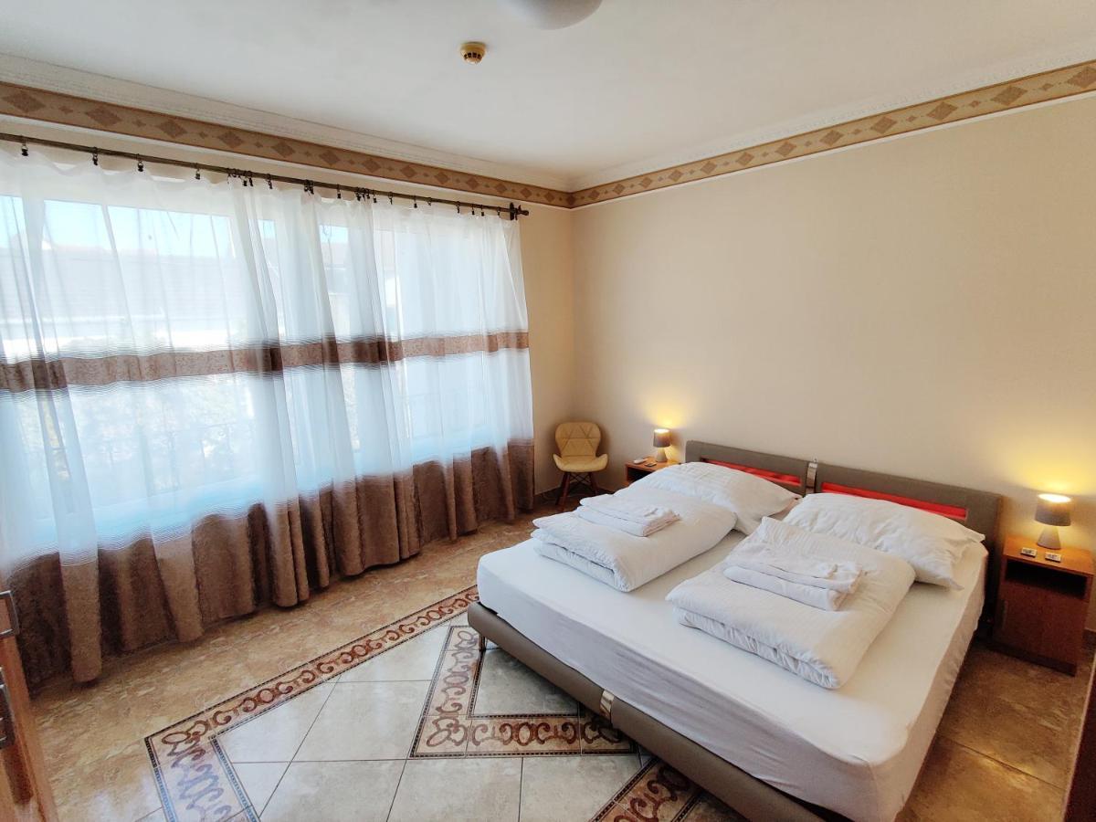 Bliss Rest Apartment Nyiregyhaza Bagian luar foto