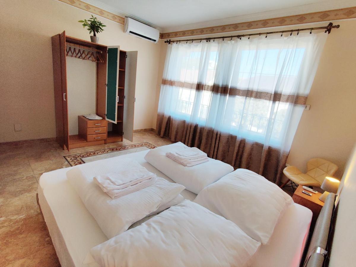 Bliss Rest Apartment Nyiregyhaza Bagian luar foto